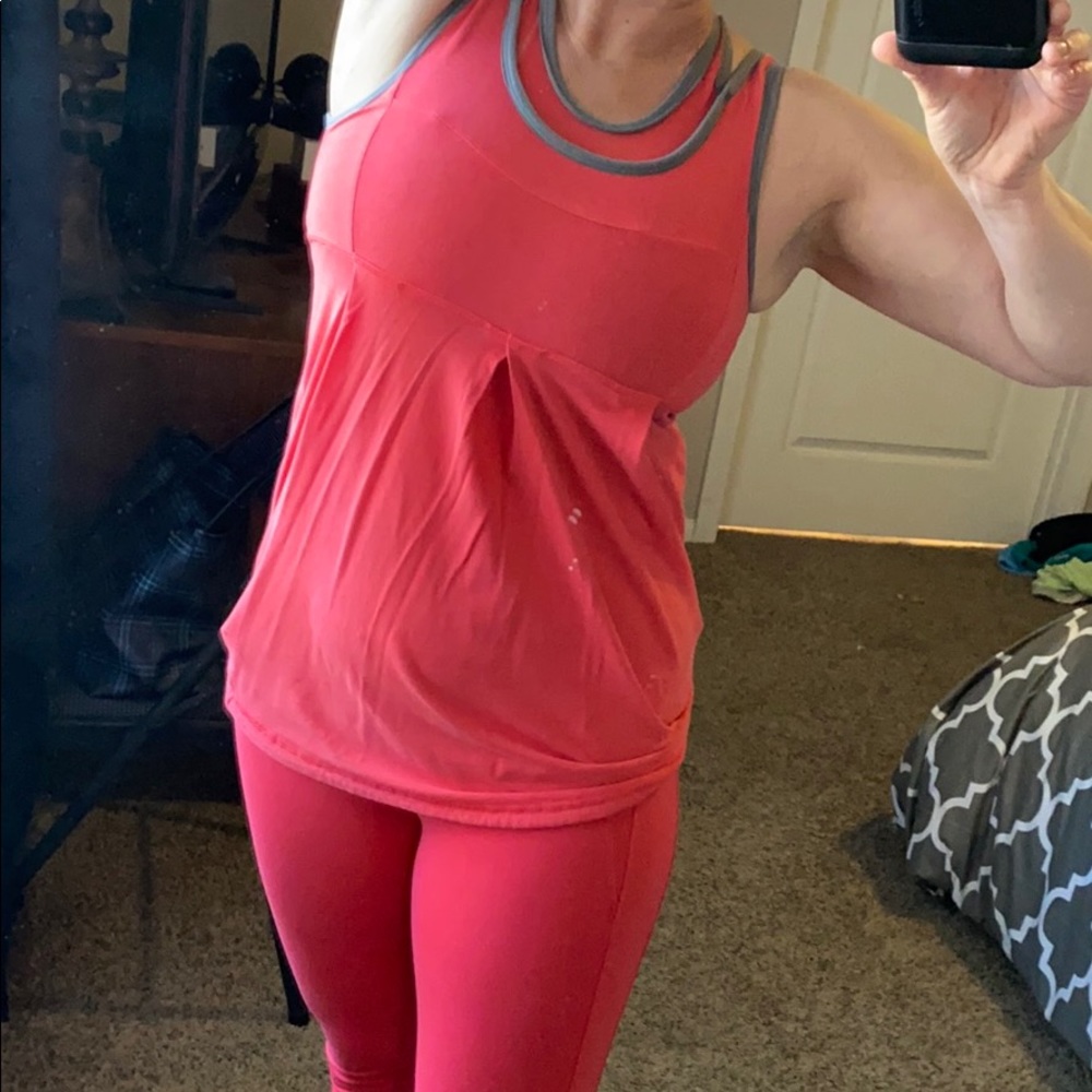 Lolë tank